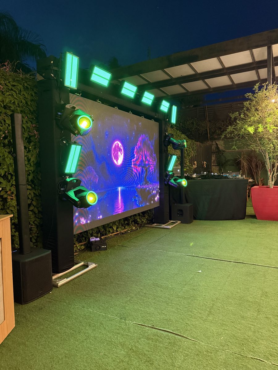 Festa no Canto do Vinho — pista, painel de LED e iluminação cênica