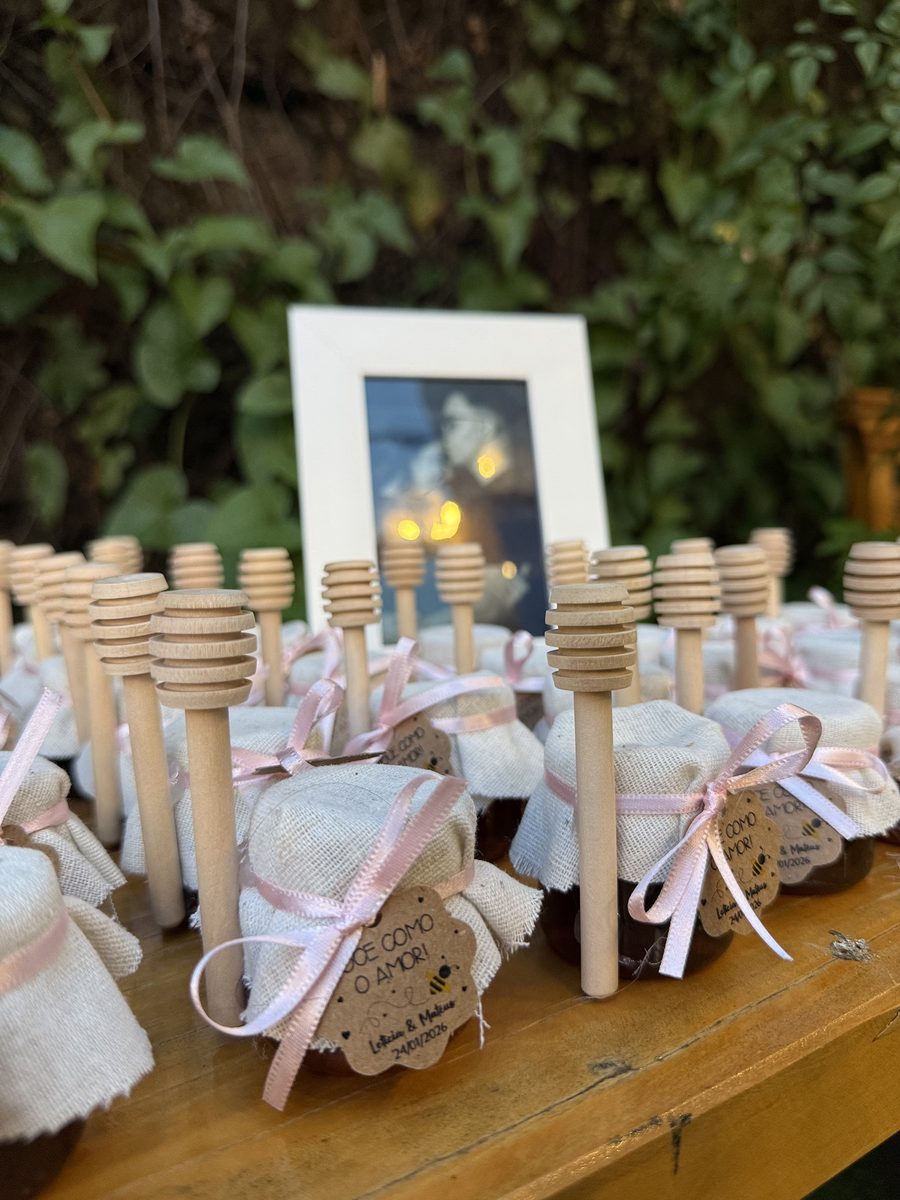 Lembrancinhas de mel personalizadas para os convidados
